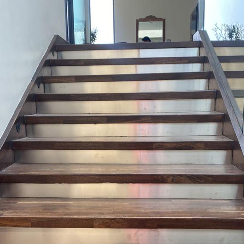 Proskirting channel